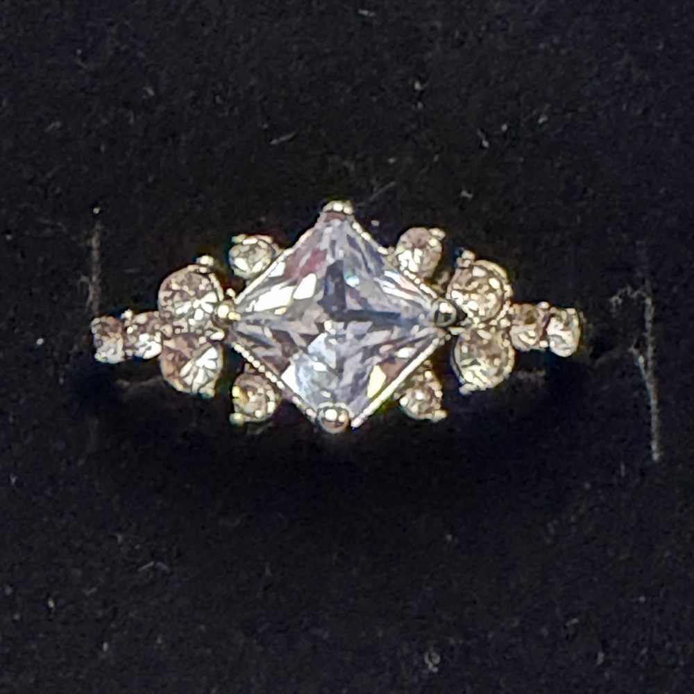 Elegant Silver and Gold Women's Ring